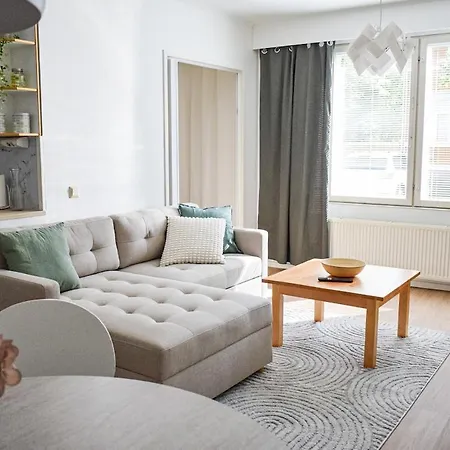 Suuri Kaksio Omalla Sisaeaenkaeynnillae Ja Saunalla Apartman Kokkola