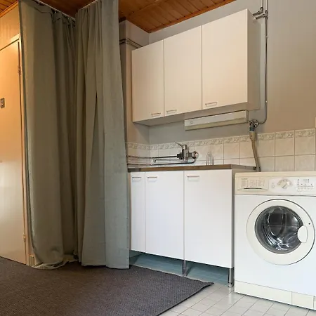 Suuri Kaksio Omalla Sisaeaenkaeynnillae Ja Saunalla Kokkola (Karleby)