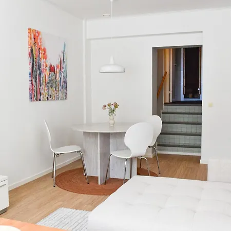 Apartman Suuri Kaksio Omalla Sisaeaenkaeynnillae Ja Saunalla *