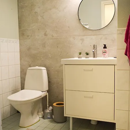 Apartman Suuri Kaksio Omalla Sisaeaenkaeynnillae Ja Saunalla Kokkola
